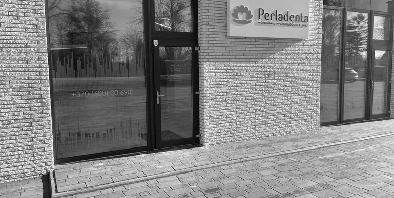 Perladenta, odontologijos klinika, dantų implantavimas, protezavimas, gydymas